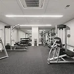 Hostwise Stays - The Washington At Chatham - Free Parking, Private Gym, City Views!