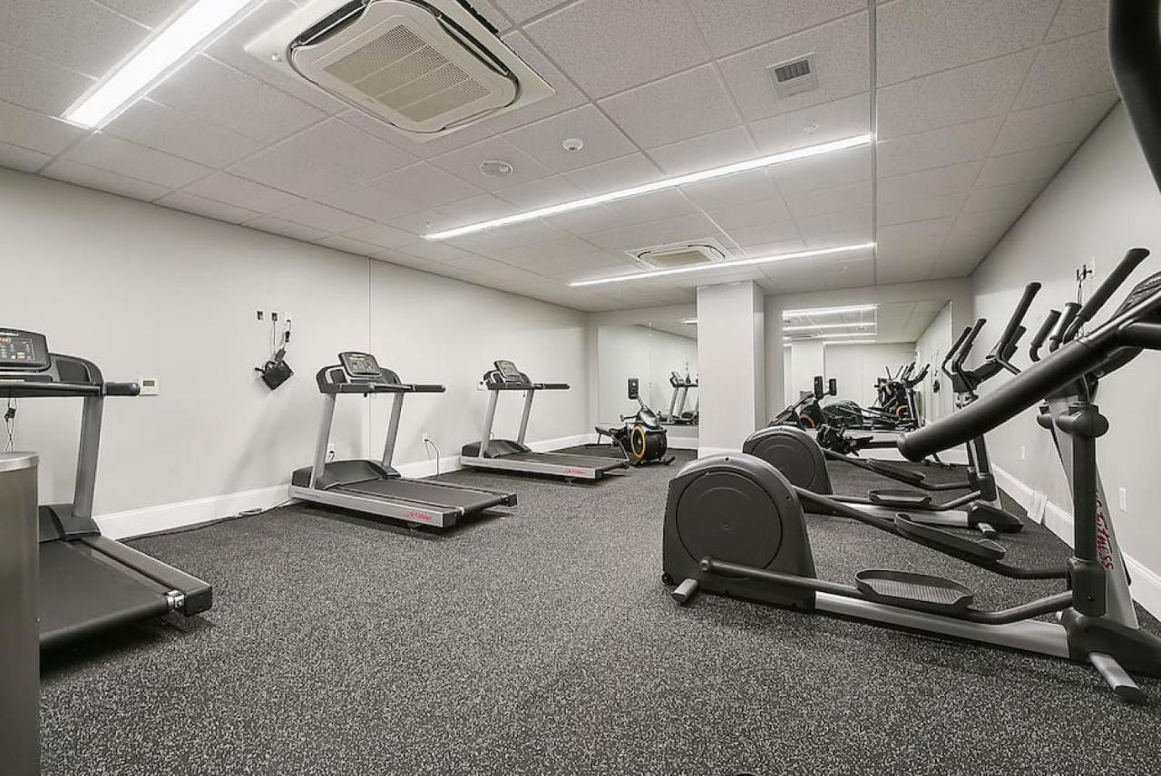 Hostwise Stays - The Washington At Chatham - Free Parking, Private Gym, Views! Apartment *
