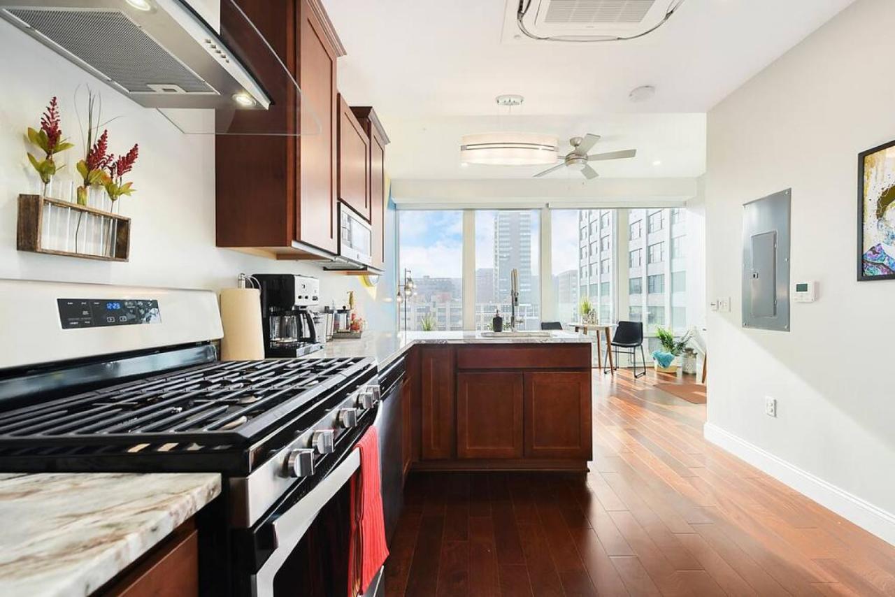 Hostwise Stays - The Washington At Chatham - Free Parking, Private Gym, Views! Apartment *